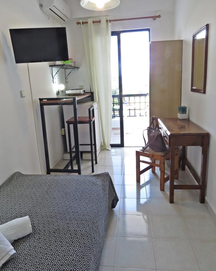 Debby Apartments Ialysos  Rum bild